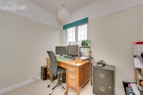 Bedroom/ Study