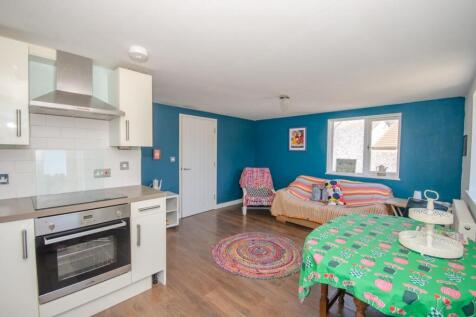 Living room pic 2.jpg