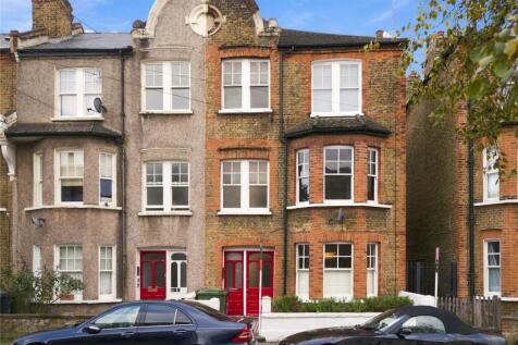 3 Bedroom Flat in SW4 7UZ