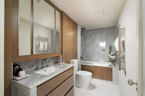 3 bed, 3 bath Apartment in london - Photo 11