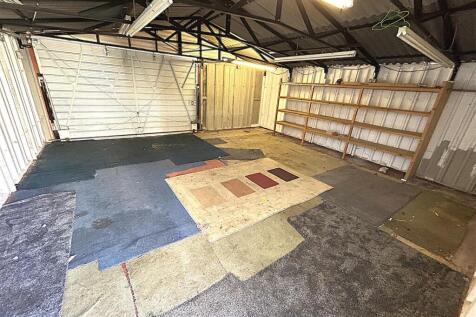 DETACHED DOUBLE GARAGE