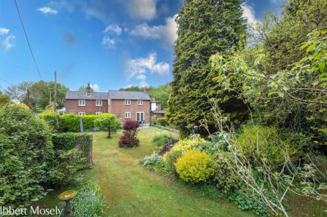 10 - New house from garden.jpg