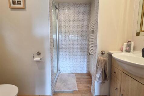 EN SUITE SHOWER/WC