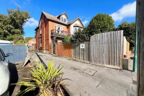 2 Bedroom Flat in BH1 4EJ