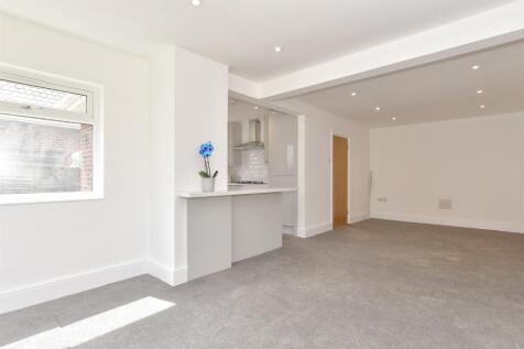 Lounge/Dining Area