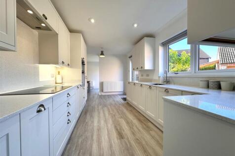 Attractive Modern Kitchen 211