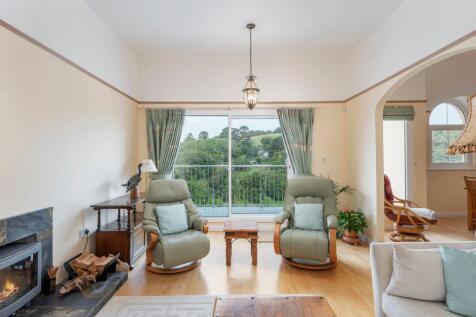 Living Area &amp; Balcony - Cormorant, Kingswear
