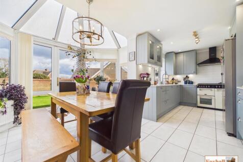 Kitchen / Dining Area