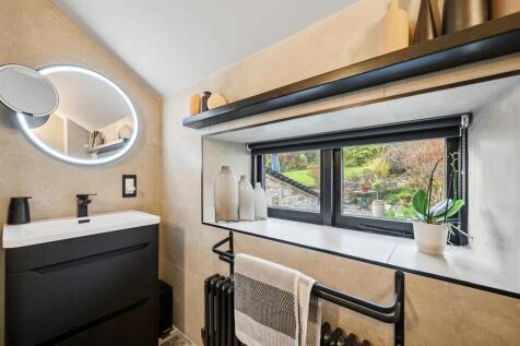 Saxton Mee Well Yard 0014.jpg