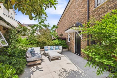 Landscaped Rear Garden James Hillier EweMove Bexle