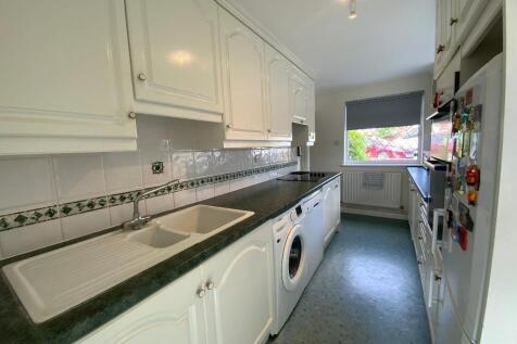 KITCHEN 14'2 x 13'7