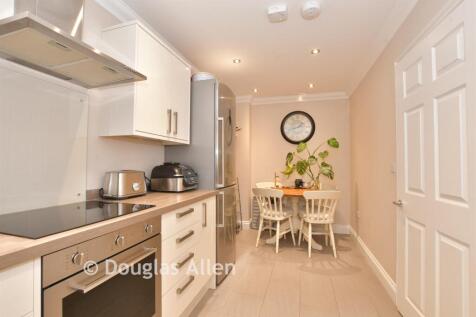 Kitchen/ Dining Room