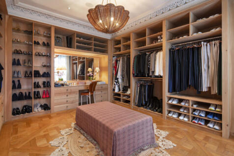 10 bed, 10 bath Detached in London - Photo 26