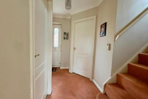 8 Shawbury Entrance Hall.jpg