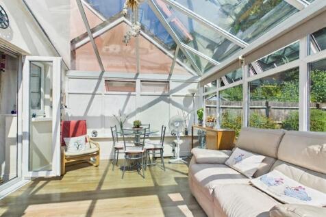EWEMOVE TIVERTON - WOODLAND CLOSE
