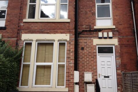This large one bed 1st floor apartment has permit street parking. Great views of Meanwood valley urban farm to the rear. The property has a modern kitchen with appliances, separate large lounge, house