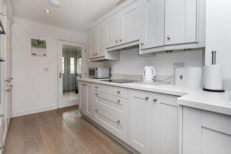 Bramleys Estate Agents - Gernhill Avenue - Fixby (