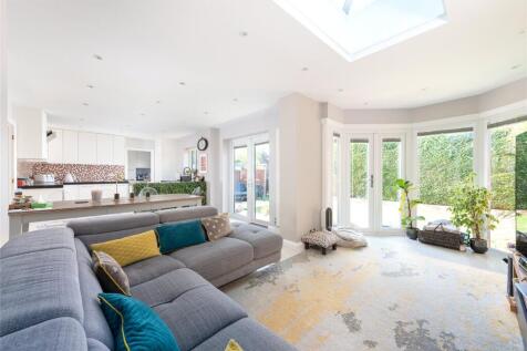 Kitchen/Family Rm