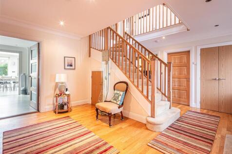 7 bed, 4 bath Detached in Sheffield - Photo 6