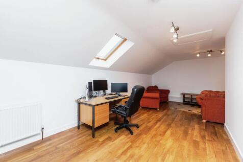 Cinema Room/Bed Five