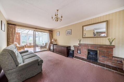 L-shaped Reception Room