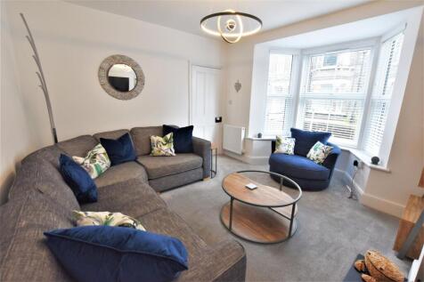 Lounge 2.JPG