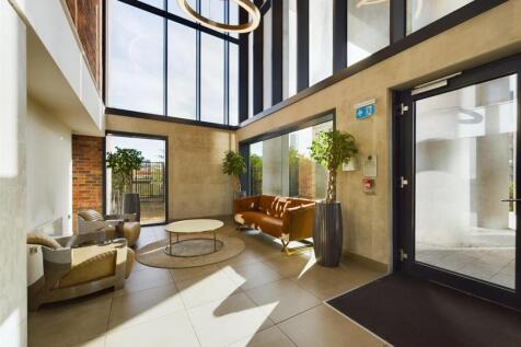 CAM01231G0-PR0080-STILL017