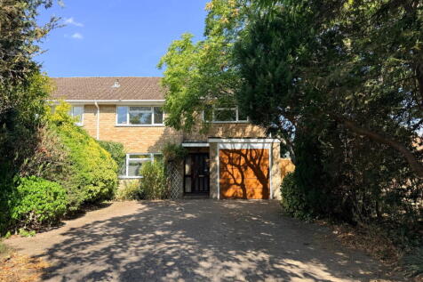 4 bed semi-detached house for rent in Albert Road, Farnborough, GU14 6SH