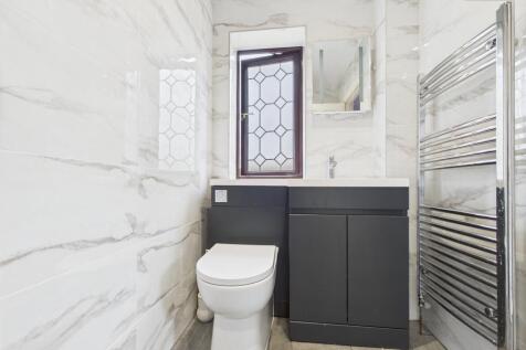 En-Suite To Master Bedroom