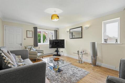 Lounge/Sitting Room