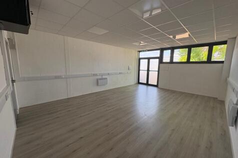 D1 studio to let