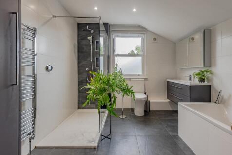 Bath & Shower Room