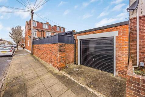 105 Kirby Road, Copnor-Small-PorticoMarketing-Sold