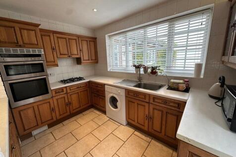 IMG-20251019-WA00...