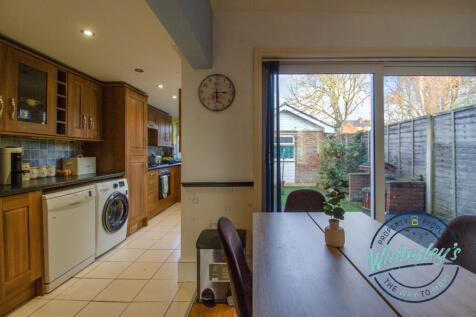 Open plan kitchen dining room_