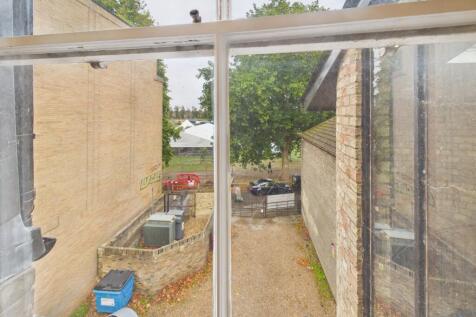 CAM03259G0-PR0371-STILL008