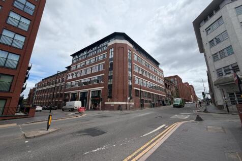 Profectus Estates are delighted to offer this well-presented first-floor, two-bedroom apartment, ideally situated in Birmingham’s vibrant and fashionable Digbeth district.The apartment features sleek