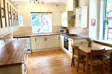5 Bedroom House in M14 6AQ