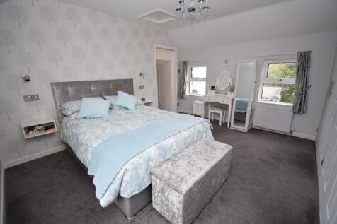 Main House - Bedroom 1 (2).JPG