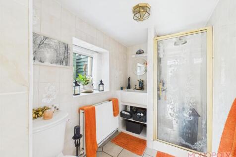 DOWNSTAIRS SHOWER ROOM