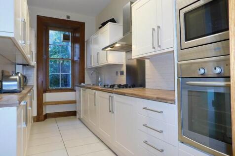 Beautifully presented 1 bed colonies property in the heart of Stockbridge, close to all amenities and city center. Private front gardens, shed, vestibule, living room, dining area, kitchen, bathroom,