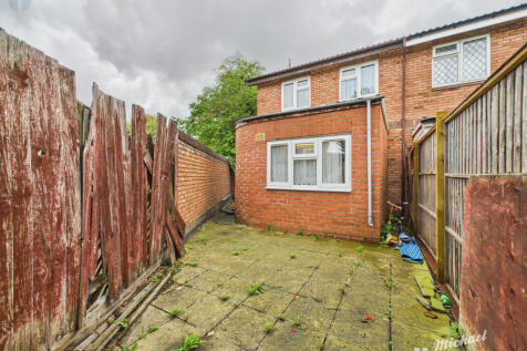 CAM03218G0-PR0759-STILL019