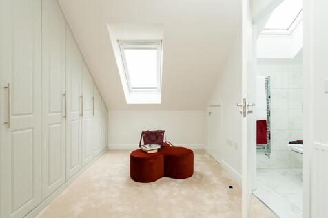 Lots of storage and handy en suite