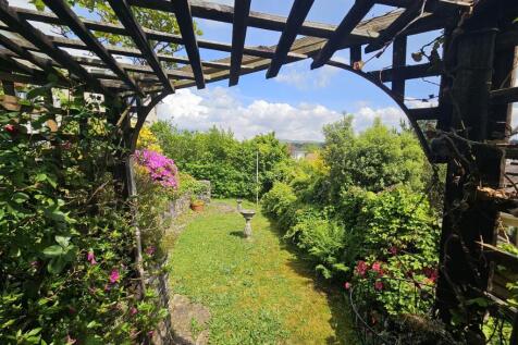 Looking into gardens.jpg