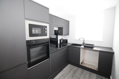 3 Bedroom Flat in FY1 4BY