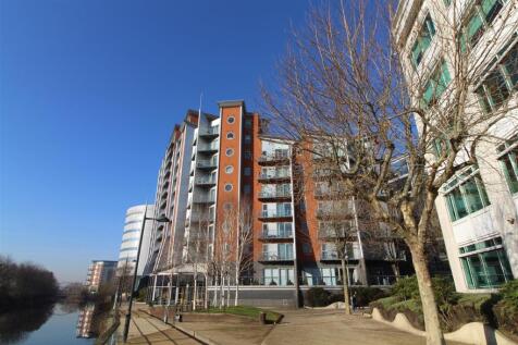 Adair Paxton are delighted to offer this two bedrooms, river facing and a balcony, all in the middle of the business district and 3 minutes from the train station to let. Your immediate local amenitie