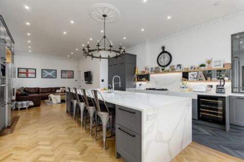 6 bed, 5 bath Detached in Edinburgh - Photo 10