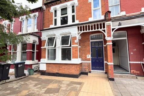 This beautifully refurbished terraced house in Bounds Green offers a selection of spacious double rooms for single occupancy only, each finished to a high standard and available with all bills include