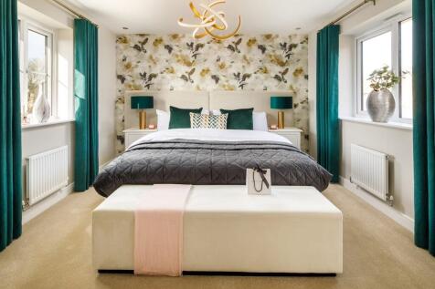 Dual aspect master bedroom