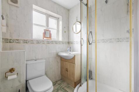 8 Vanguard Close, HP12 3FP-11.jpg